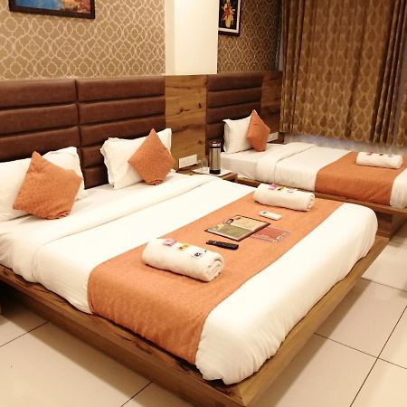 Hotel Golden City Vadodara Buitenkant foto