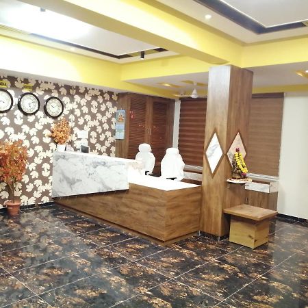 Hotel Golden City Vadodara Buitenkant foto