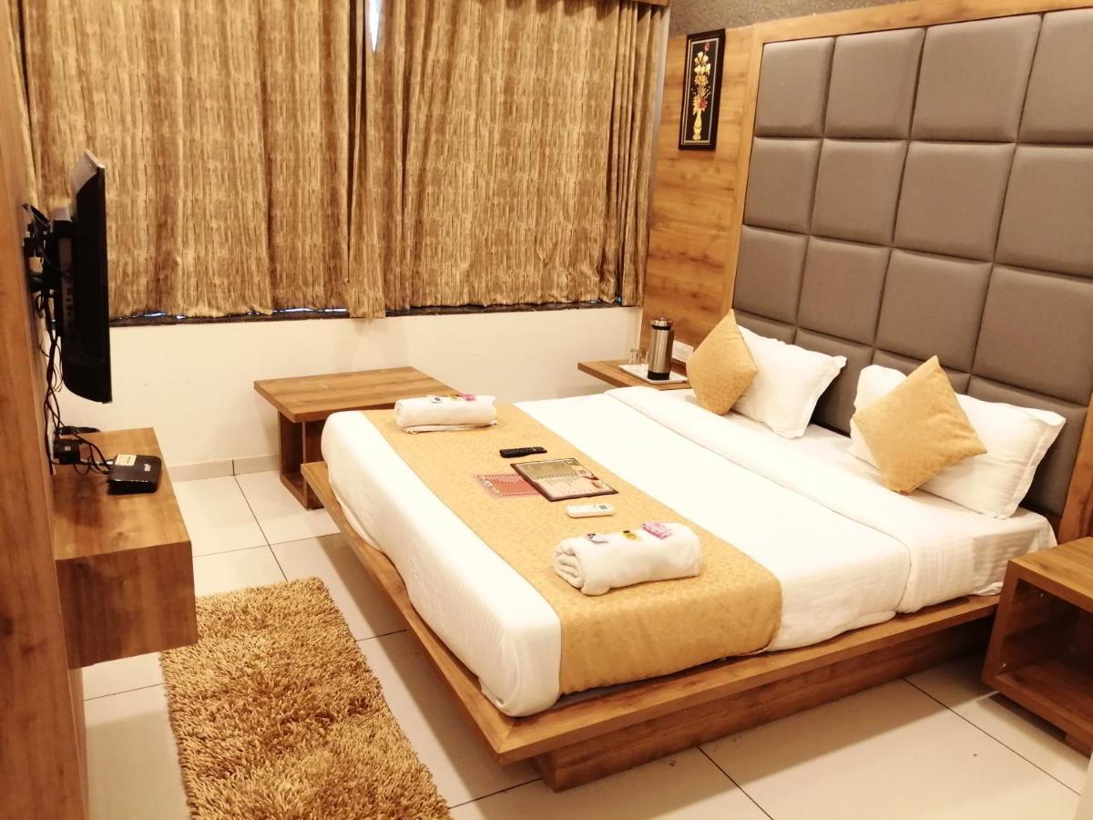 Hotel Golden City Vadodara Buitenkant foto