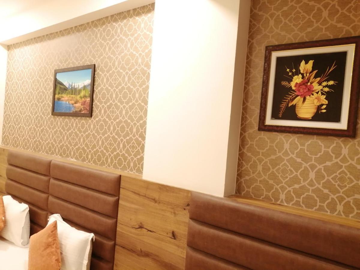 Hotel Golden City Vadodara Buitenkant foto