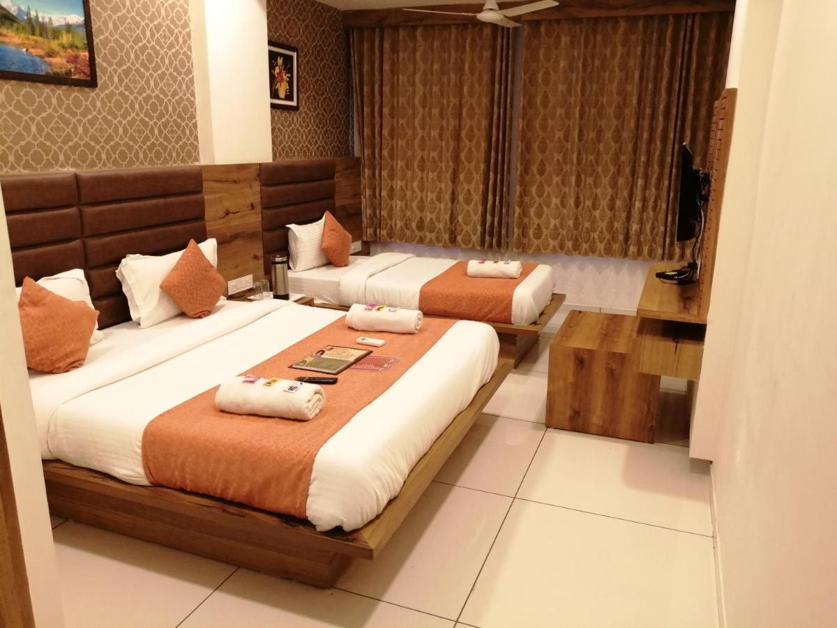 Hotel Golden City Vadodara Buitenkant foto