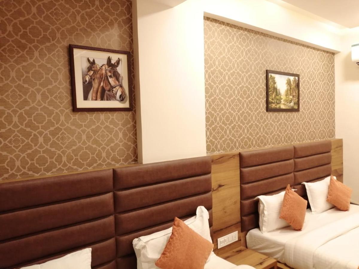 Hotel Golden City Vadodara Buitenkant foto
