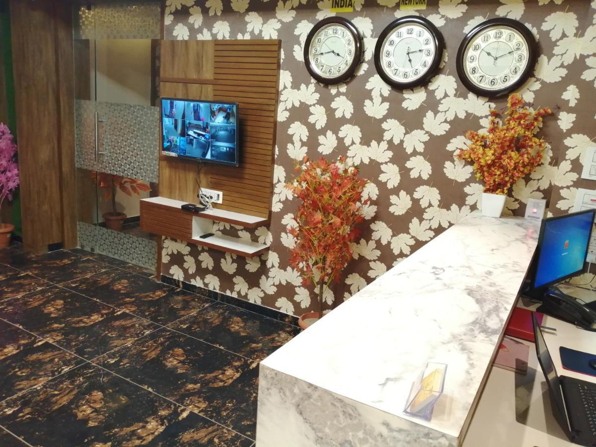Hotel Golden City Vadodara Buitenkant foto