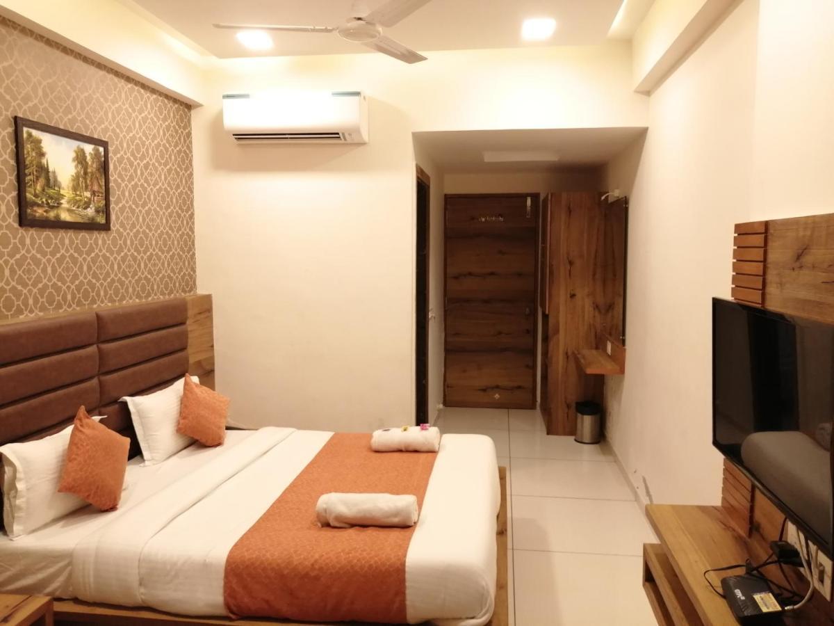 Hotel Golden City Vadodara Buitenkant foto