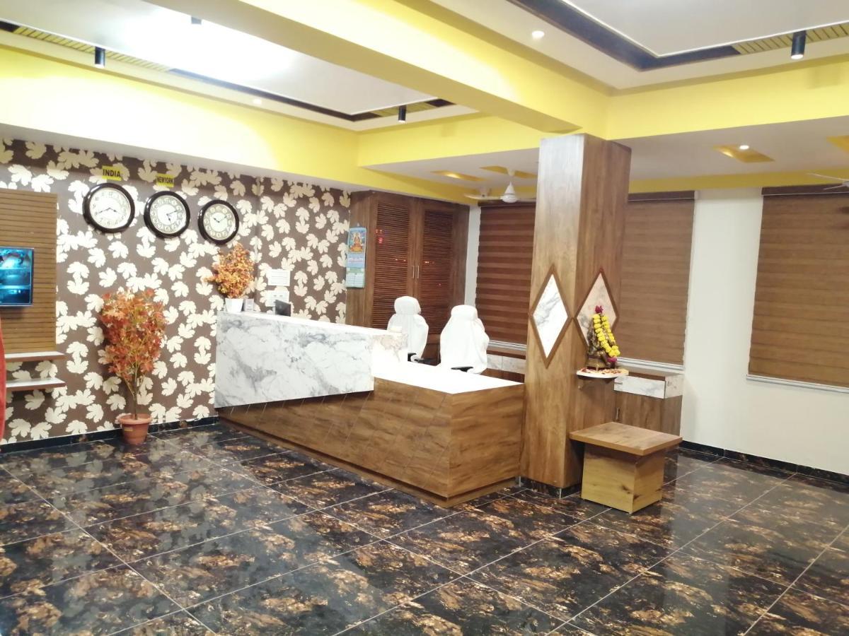 Hotel Golden City Vadodara Buitenkant foto