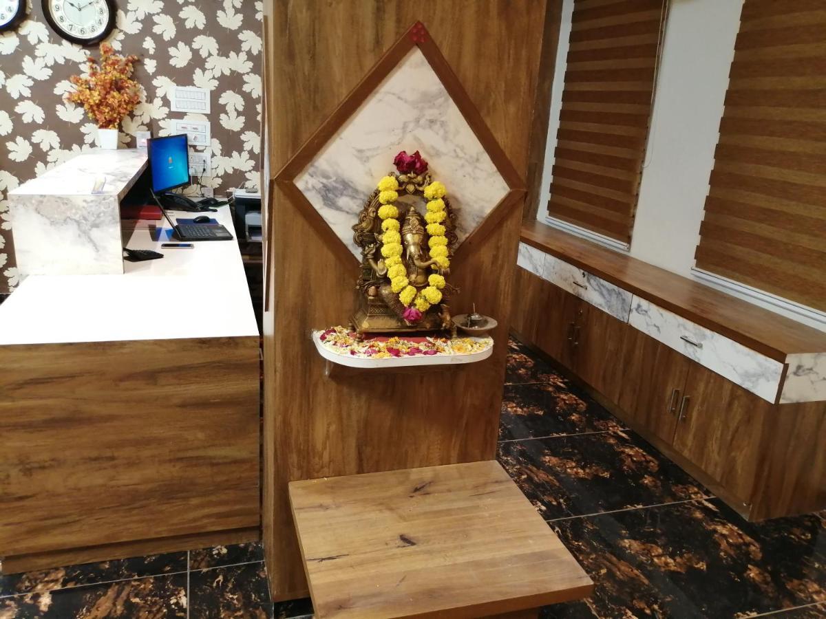 Hotel Golden City Vadodara Buitenkant foto